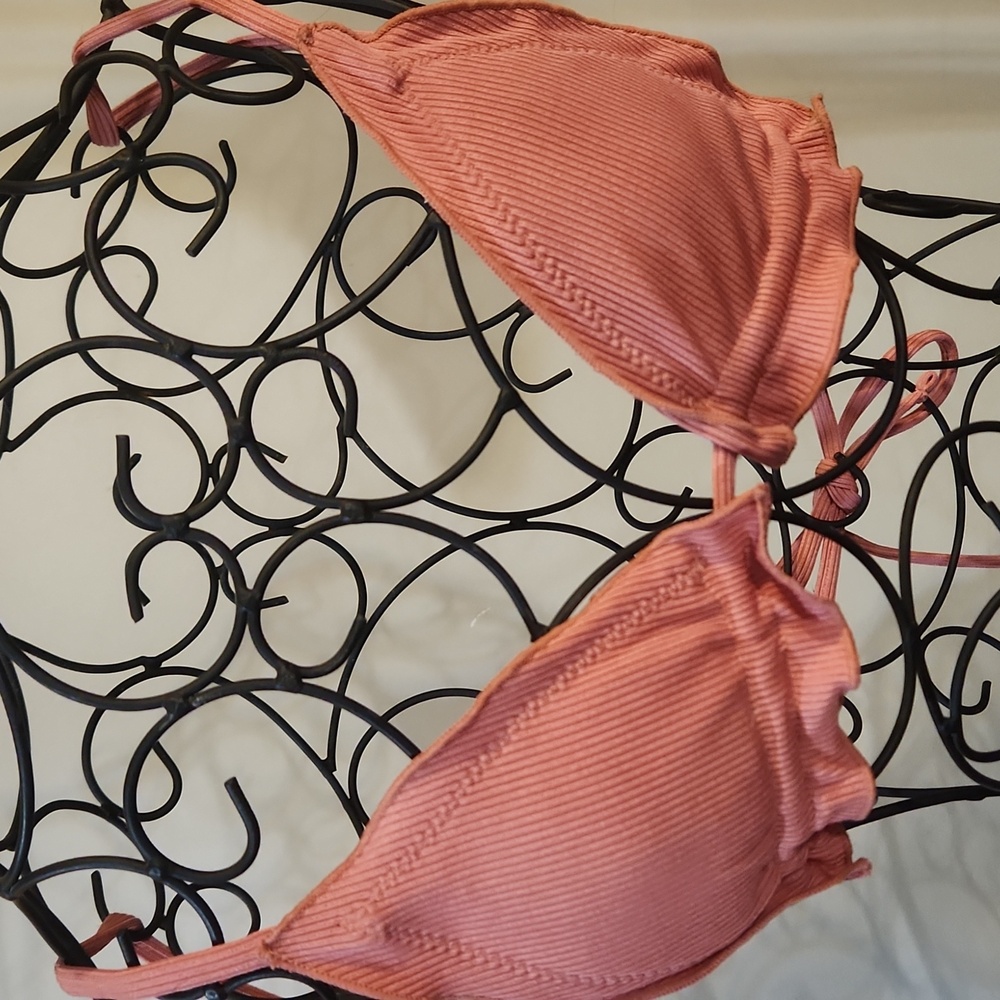 Pink Bikini - Picture 2 of 7